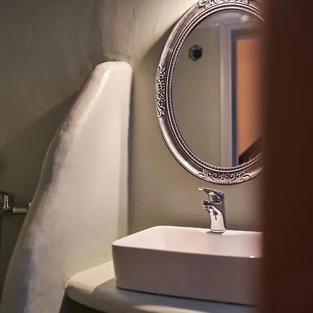 Ofioysa Kaga Kythnosuites